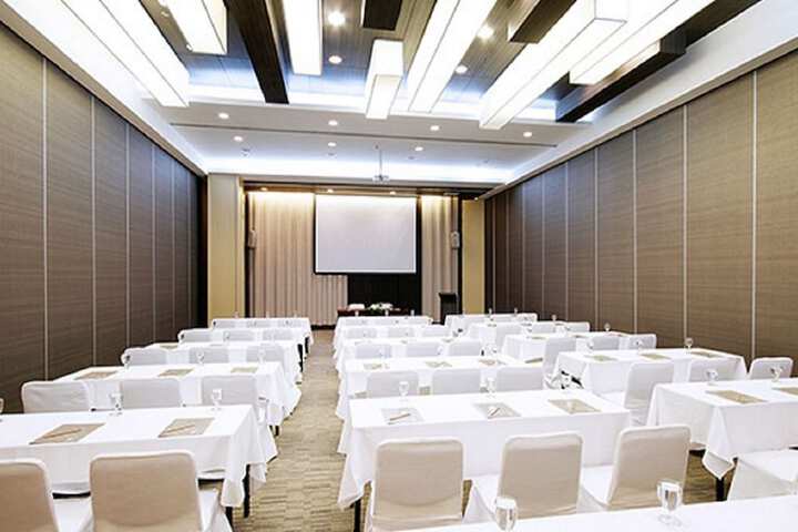 Business Center 28 of 31