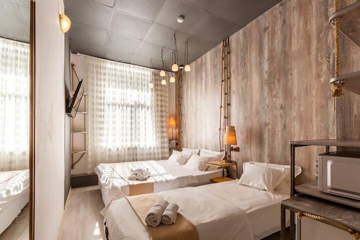 Room 7 of 24