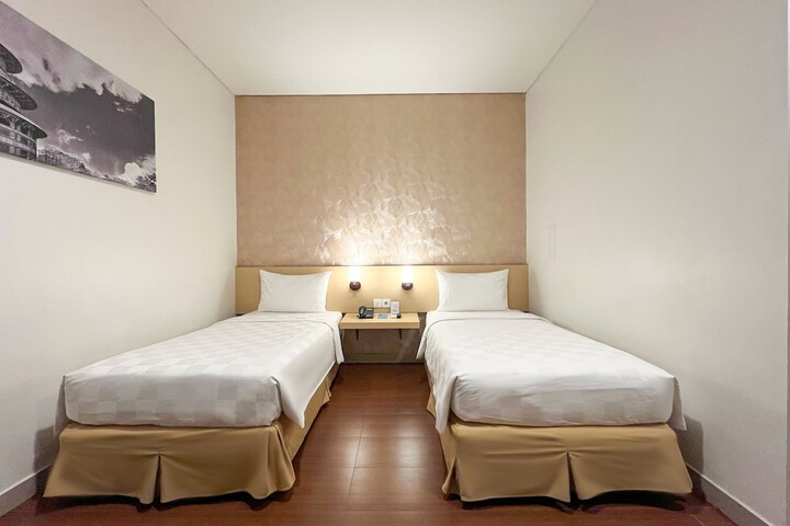 Room 10 of 39