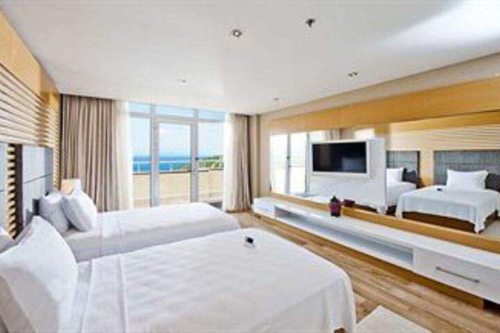 Room 15 of 48