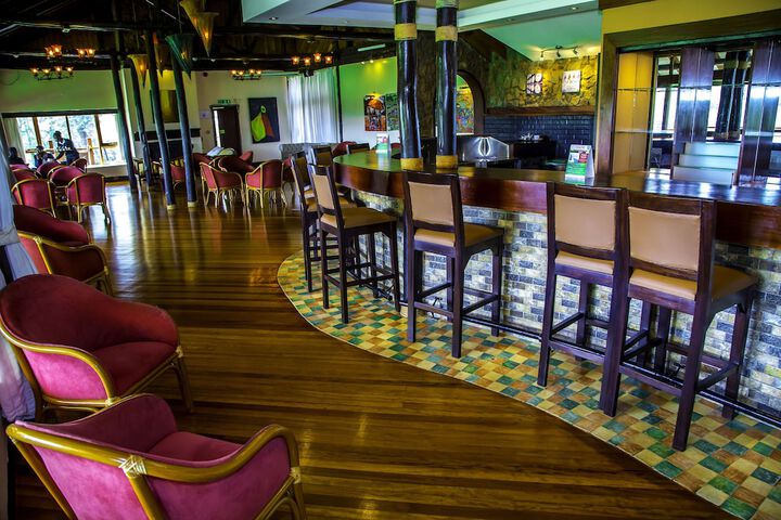 Lounge 113 of 143