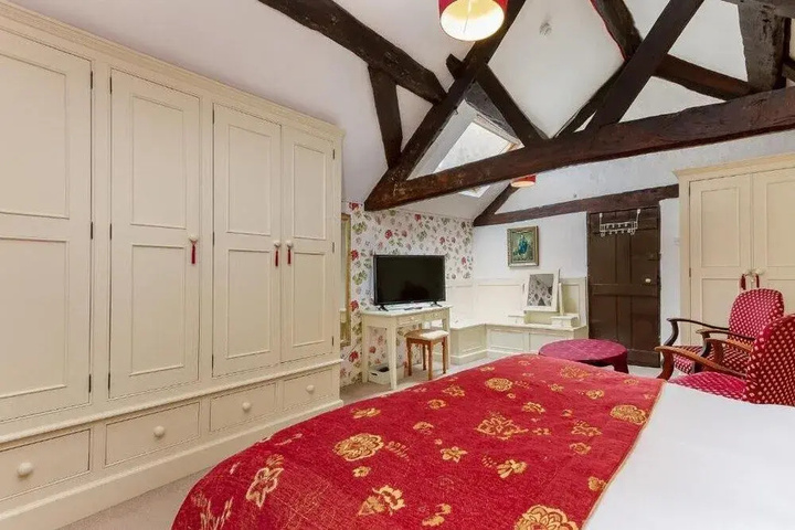 Room 3 of 12