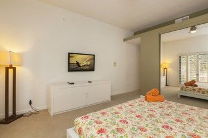 Room 9 of 23