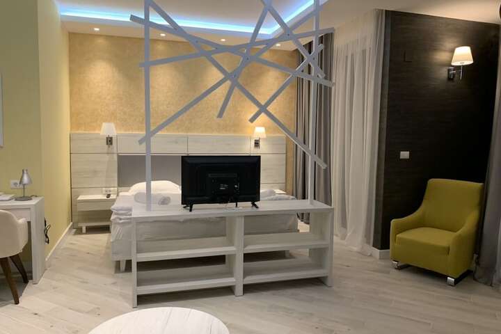Room 8 of 49