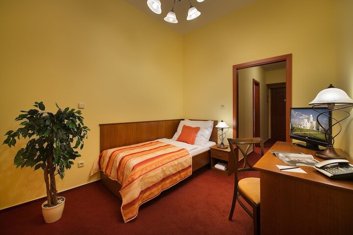 Room 2 of 18