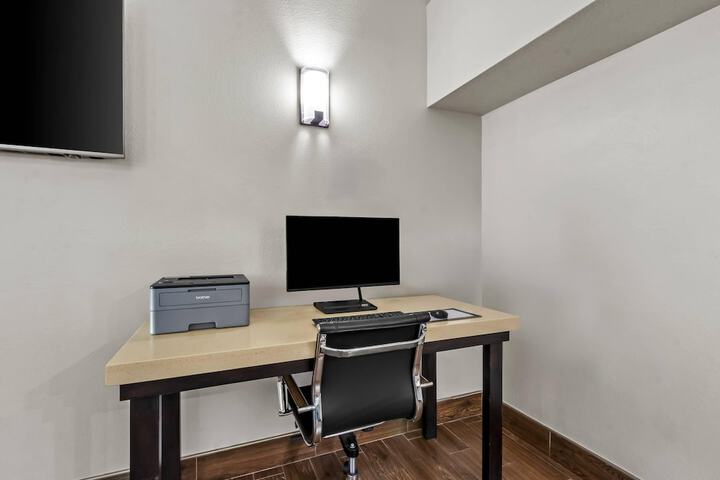 Business Center 43 of 51