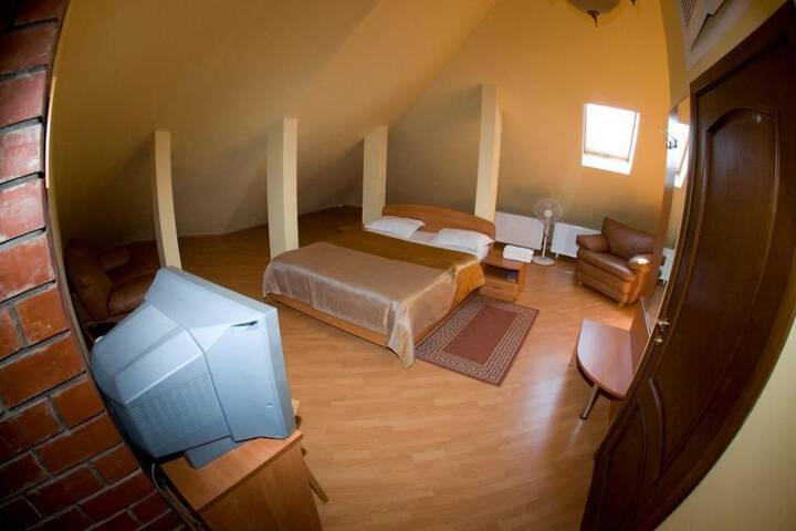 Room 6 of 79