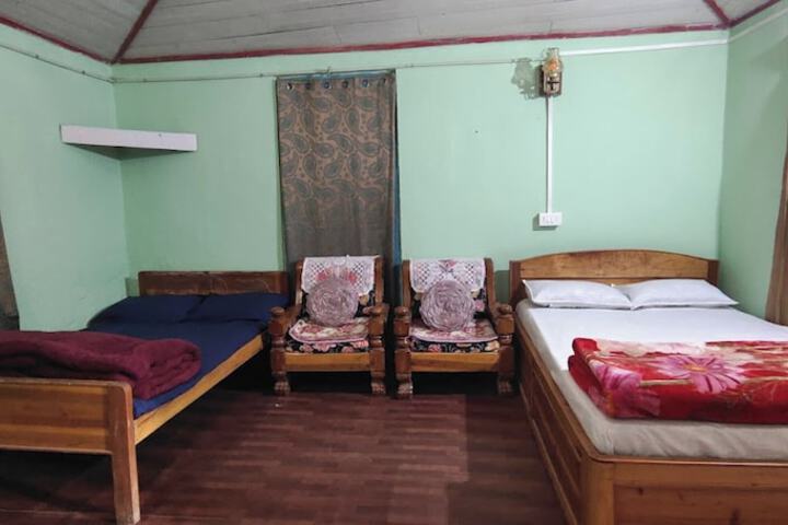 Room 9 of 18