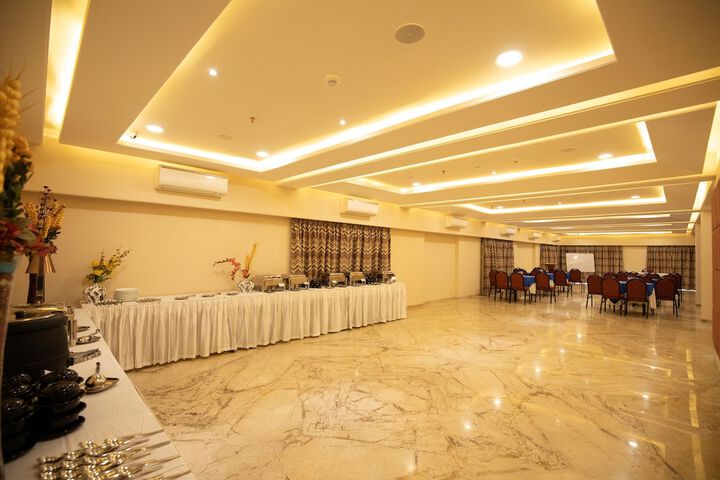 Ballroom/Hall 33 of 41