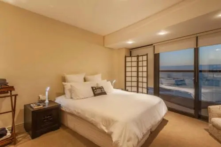 Room 5 of 17