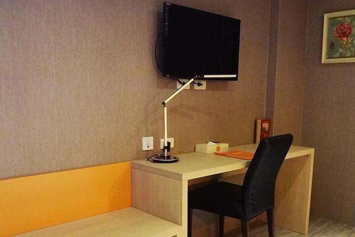 Room 19 of 38