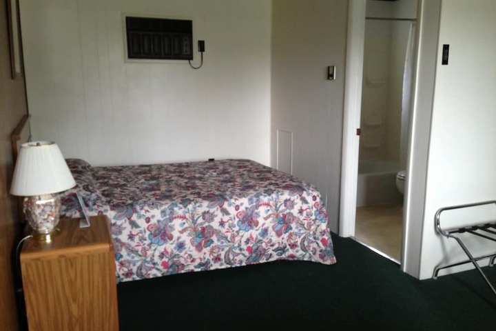 Room 7 of 24