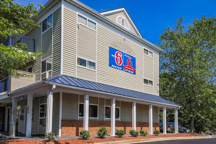 Studio 6 Extended Stay - Greensboro NC - I-40 in Greensboro, NC
