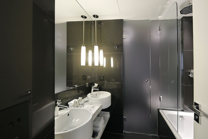 Room 43 of 68