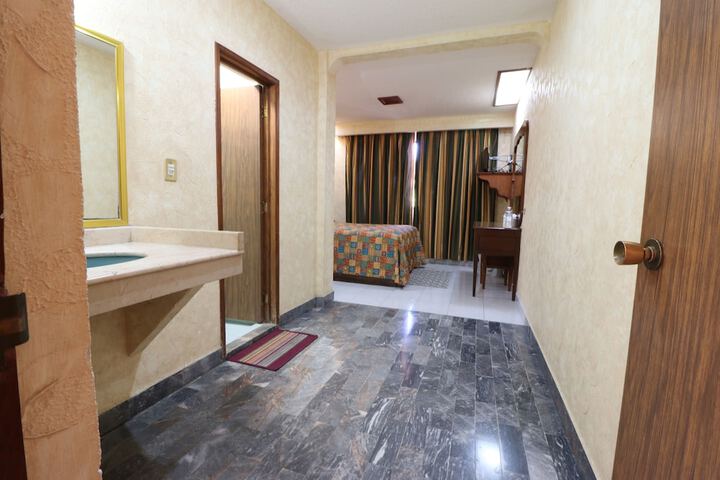 Room 8 of 44