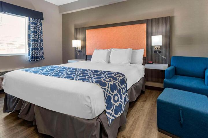 1 King Bed (12 of 13)