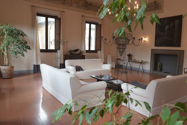 Ballroom/Hall 58 of 73