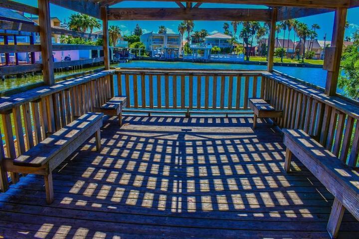 Dock