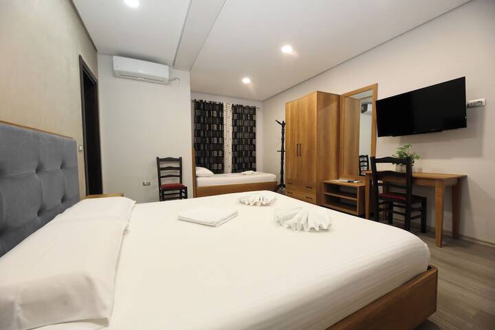 Room 5 of 99
