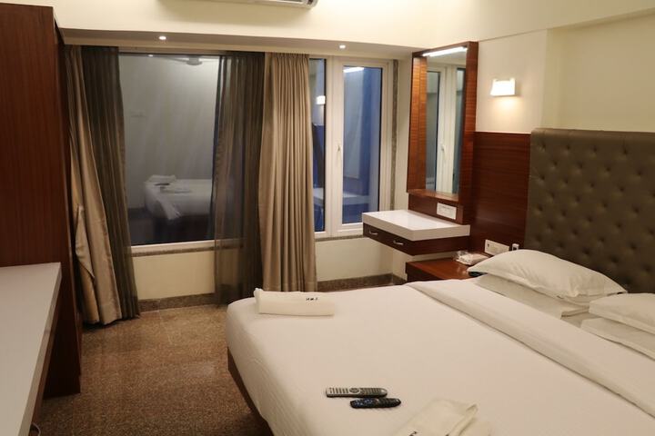 Room 13 of 97