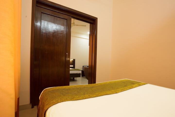 Room 16 of 32