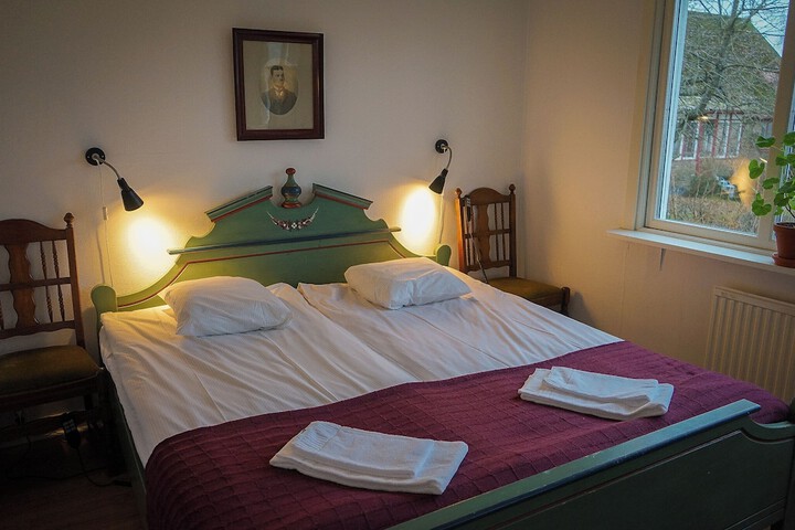 Room 4 of 42