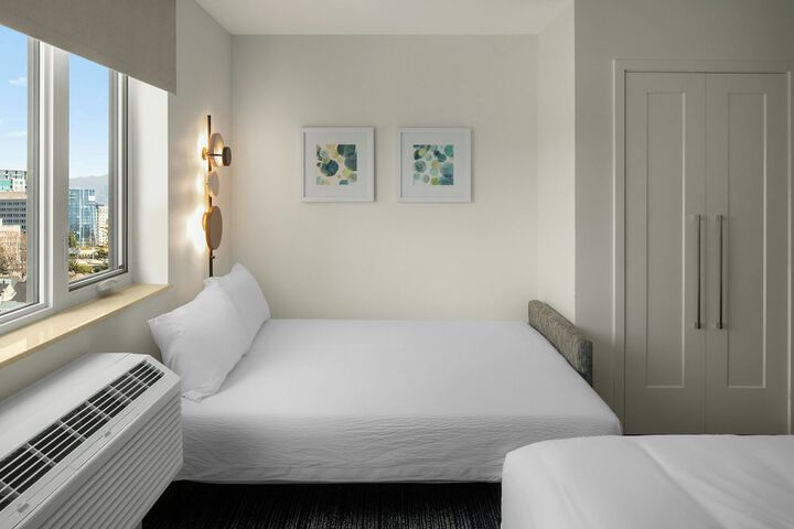 Room 10 of 35