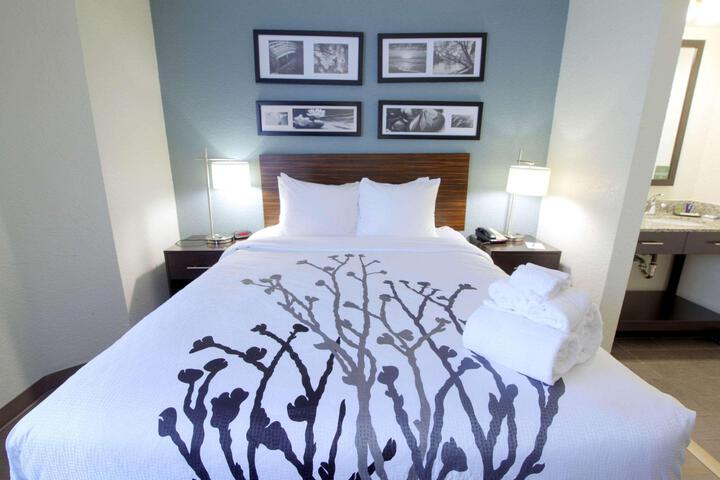 Queen Bed Accessible (16 of 22)