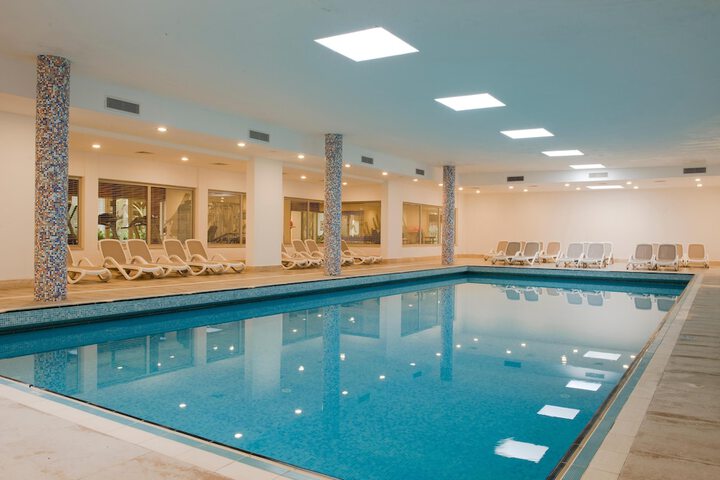 Pool 61 of 196