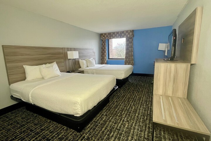 2 Queen Beds (1 of 19)