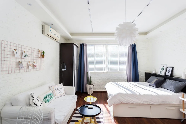 Room 5 of 12