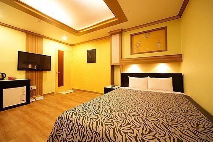 Room 25 of 31