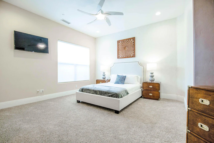 Room 2 of 3