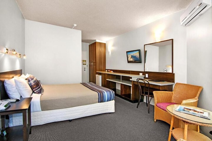 Room 11 of 30