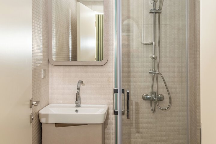 Room 12 of 24