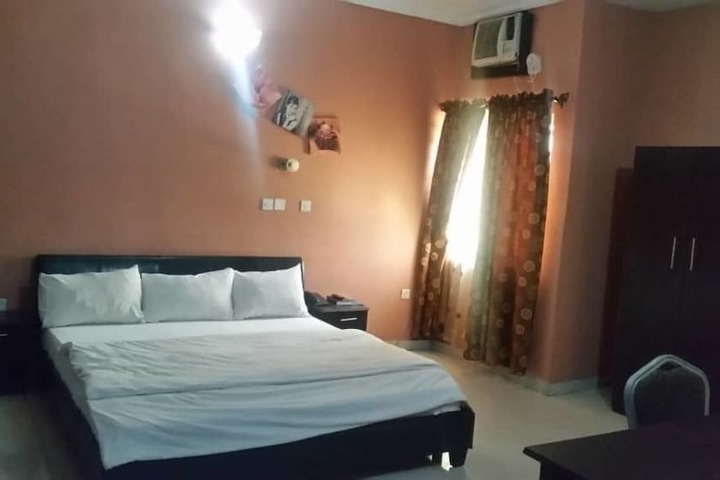 Room 9 of 29