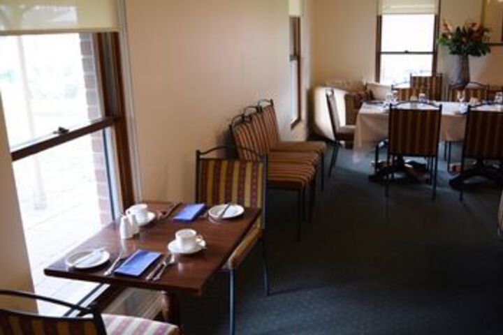 Dining 4 of 20