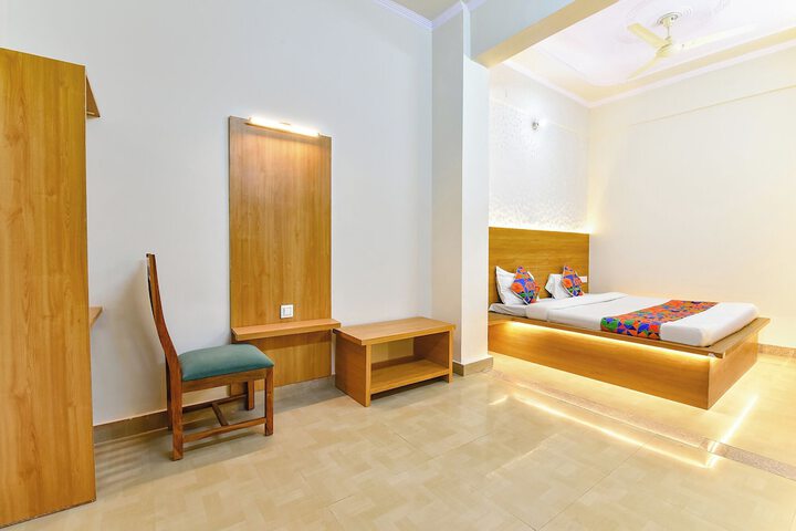 Room 13 of 36