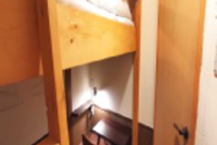 Room 145 of 192