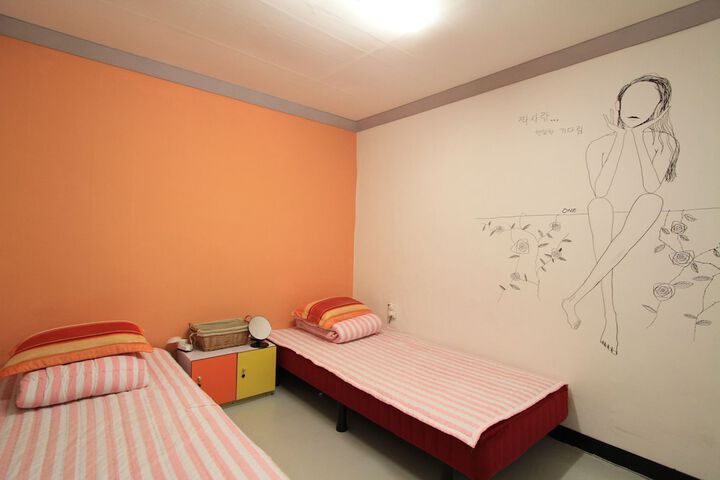 Room 4 of 22