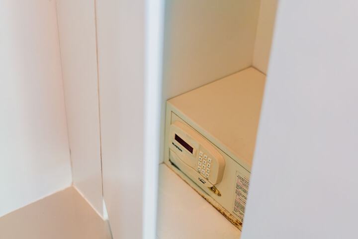 Room 19 of 179