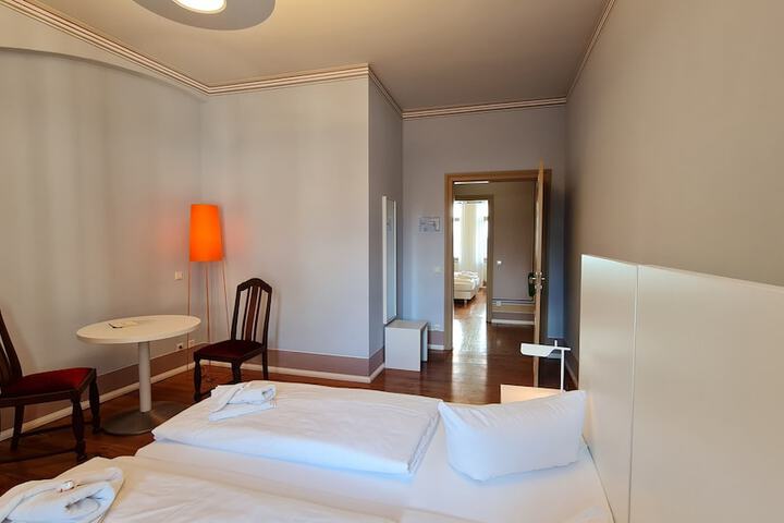 Room 32 of 174