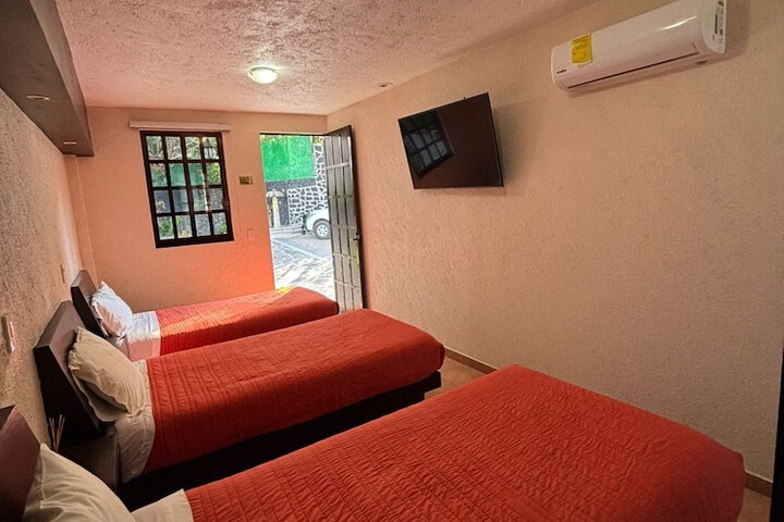 Room 3 of 44