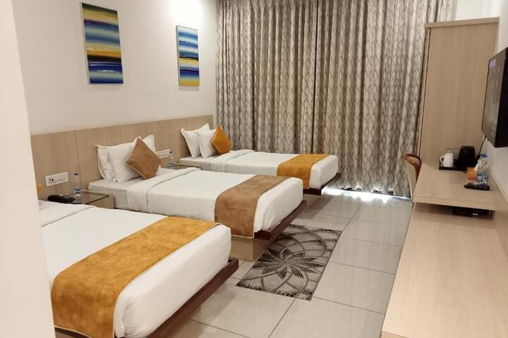 Room 8 of 27