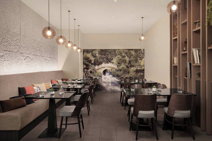 Dining 76 of 128