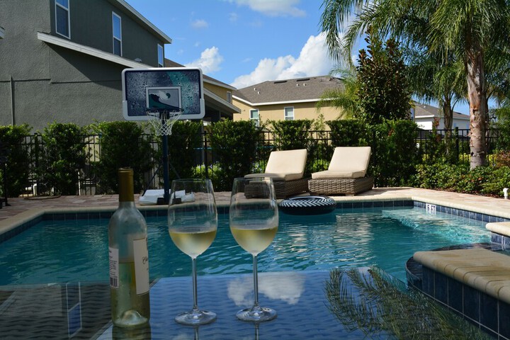 Pool 20 of 26