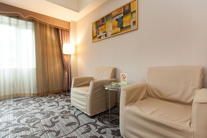 Room 21 of 90