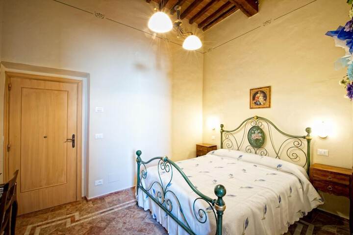 Room 4 of 35