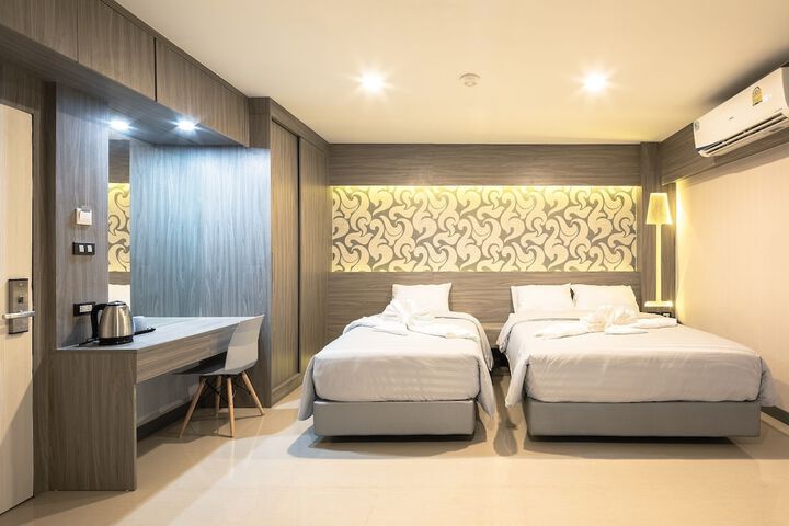 Room 9 of 40