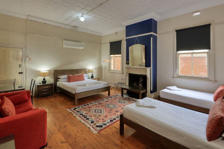 Room 7 of 25